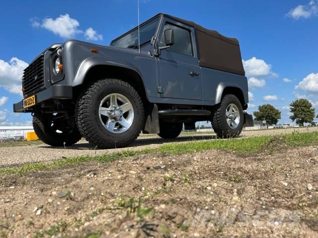 Land Rover Defender Iconic Edition 2017 only 8888 km Carros