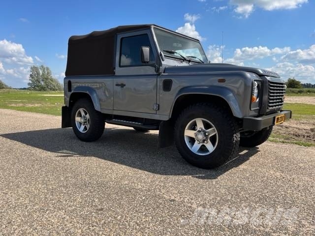 Land Rover Defender Iconic Edition 2017 only 8888 km Carros