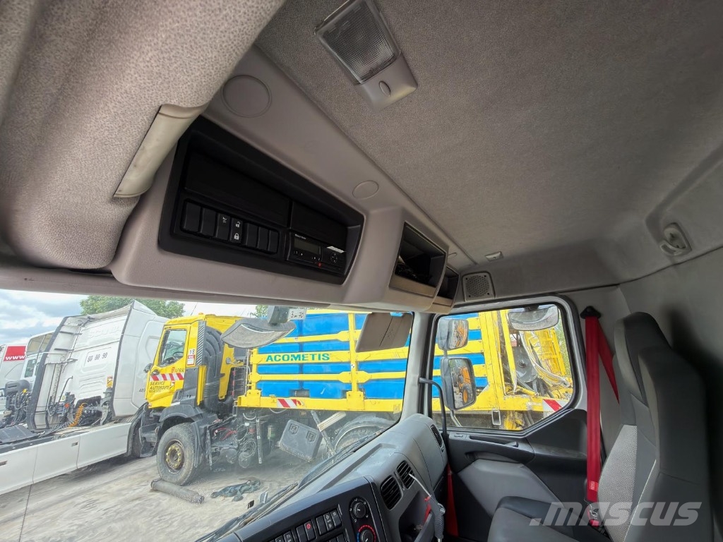 Renault D16 280  *ACCIDENTE*DAMAGED*UNFALL* Camiones caja cerrada