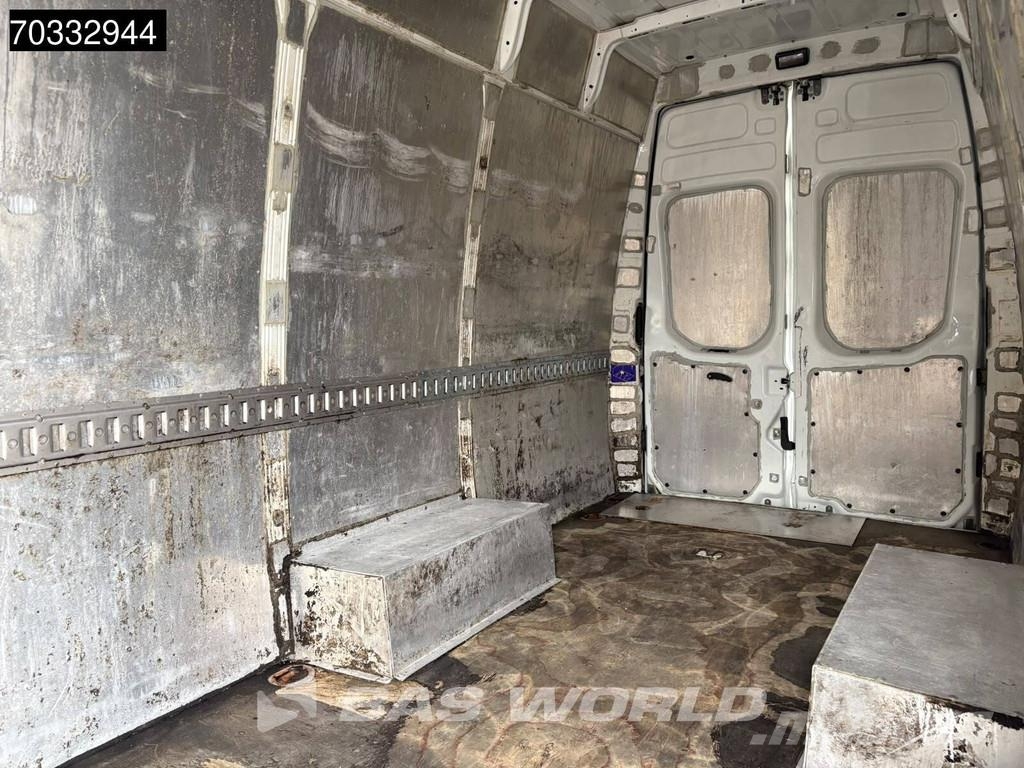 Iveco Daily 35C18 3.0L Doppelbereifung Hohes Dach L4H3 1 شاحنة مقفلة
