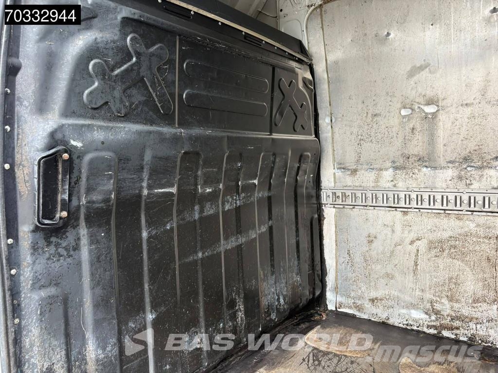 Iveco Daily 35C18 3.0L Doppelbereifung Hohes Dach L4H3 1 شاحنة مقفلة
