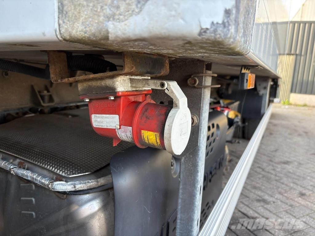 Iveco Eurocargo 120E21 + CARRIER SUPRA 550 + LOADLIFT + Kylmä-/Lämpökoripuoliperävaunut