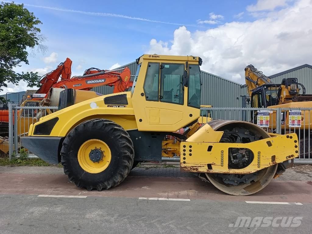 Bomag BW 213 D H-4 i wals roller compactor Tiivistyskoneet