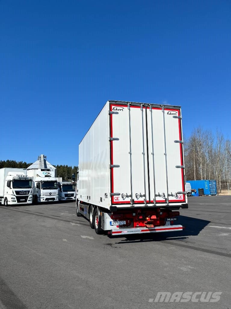 MAN TGX 26.480 6x2 Camiones caja cerrada