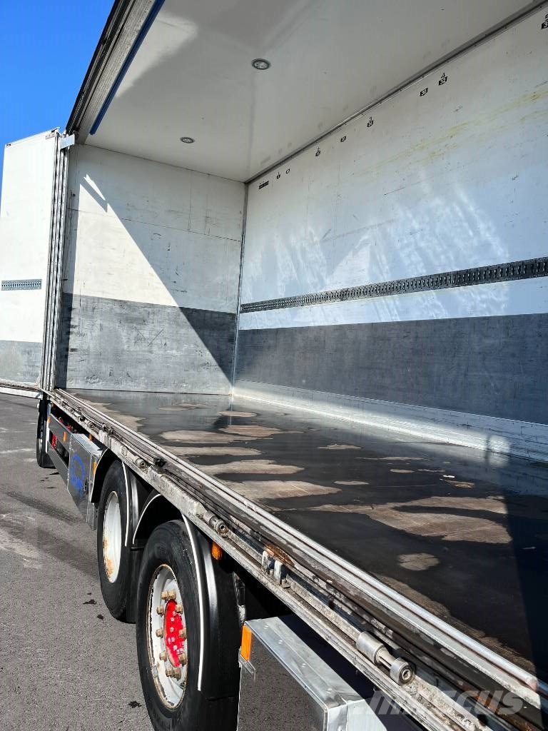 MAN TGX 26.480 6x2 Camiones caja cerrada