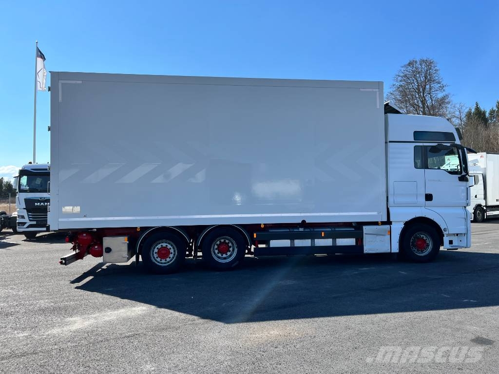 MAN TGX 26.480 6x2 Camiones caja cerrada