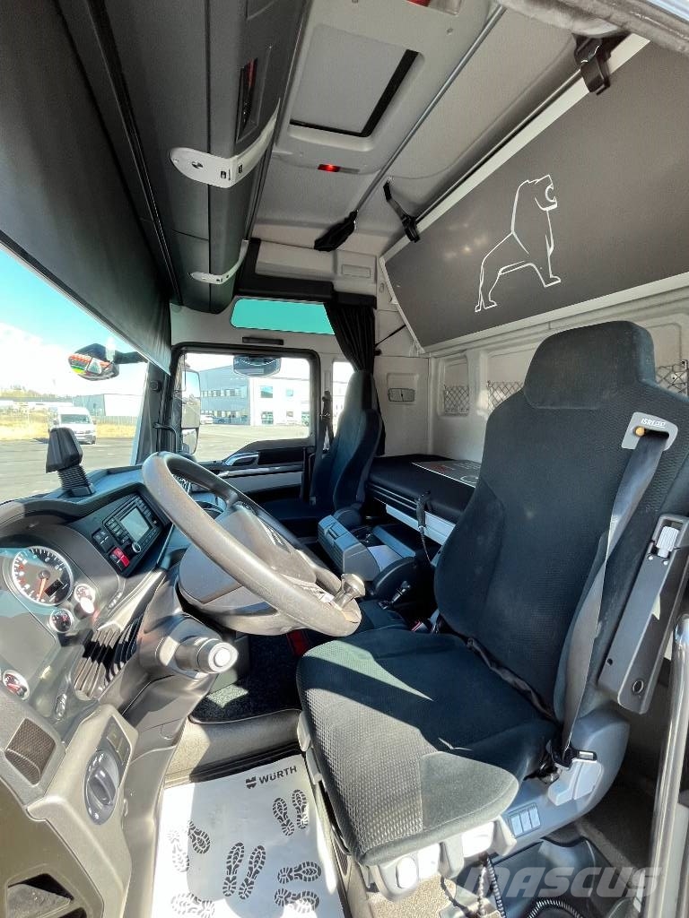MAN TGX 26.480 6x2 Camiones caja cerrada