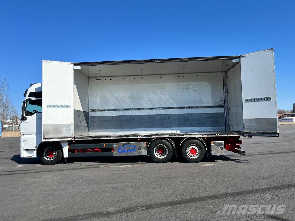 MAN TGX 26.480 6x2 Camiones caja cerrada
