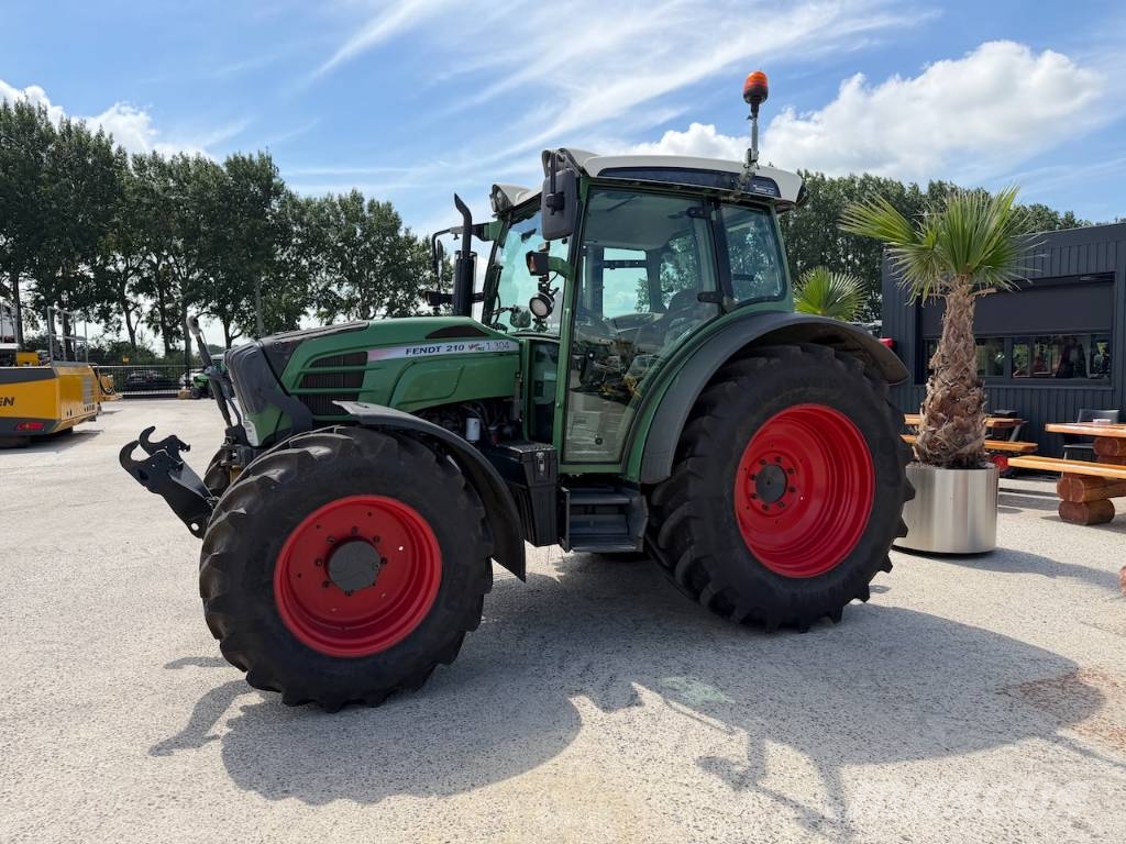 Fendt 210 Vario TMS Трактори