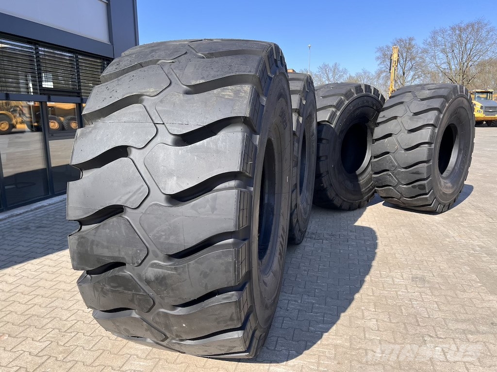 CAT 988 TYRES - EMR20 35/65 R33 Gumiabroncsok, kerekek és felnik