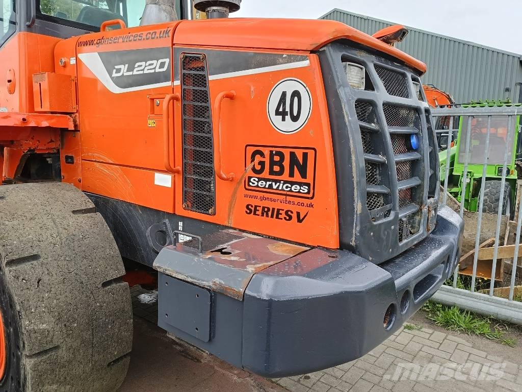 Doosan DL 220 DL200 DL250 DL180 shovel wiellader loader Pale gommate