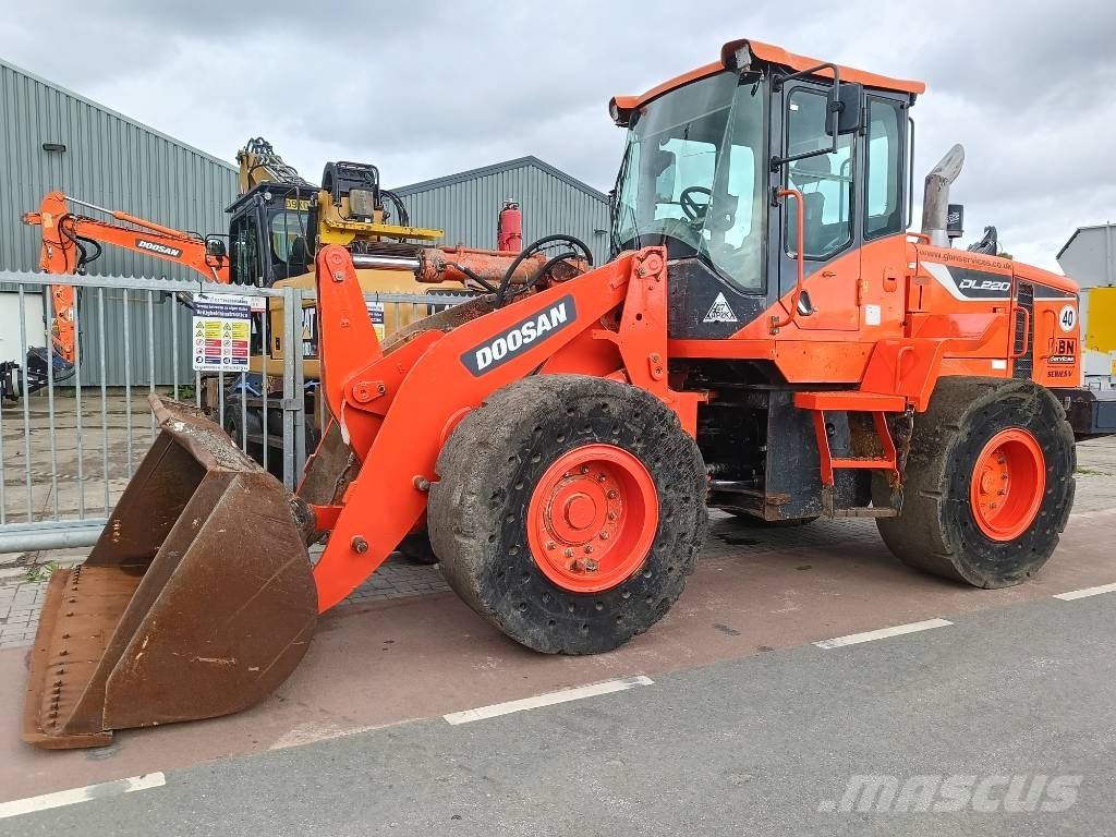 Doosan DL 220 DL200 DL250 DL180 shovel wiellader loader Pale gommate