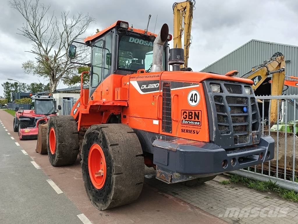 Doosan DL 220 DL200 DL250 DL180 shovel wiellader loader Pale gommate