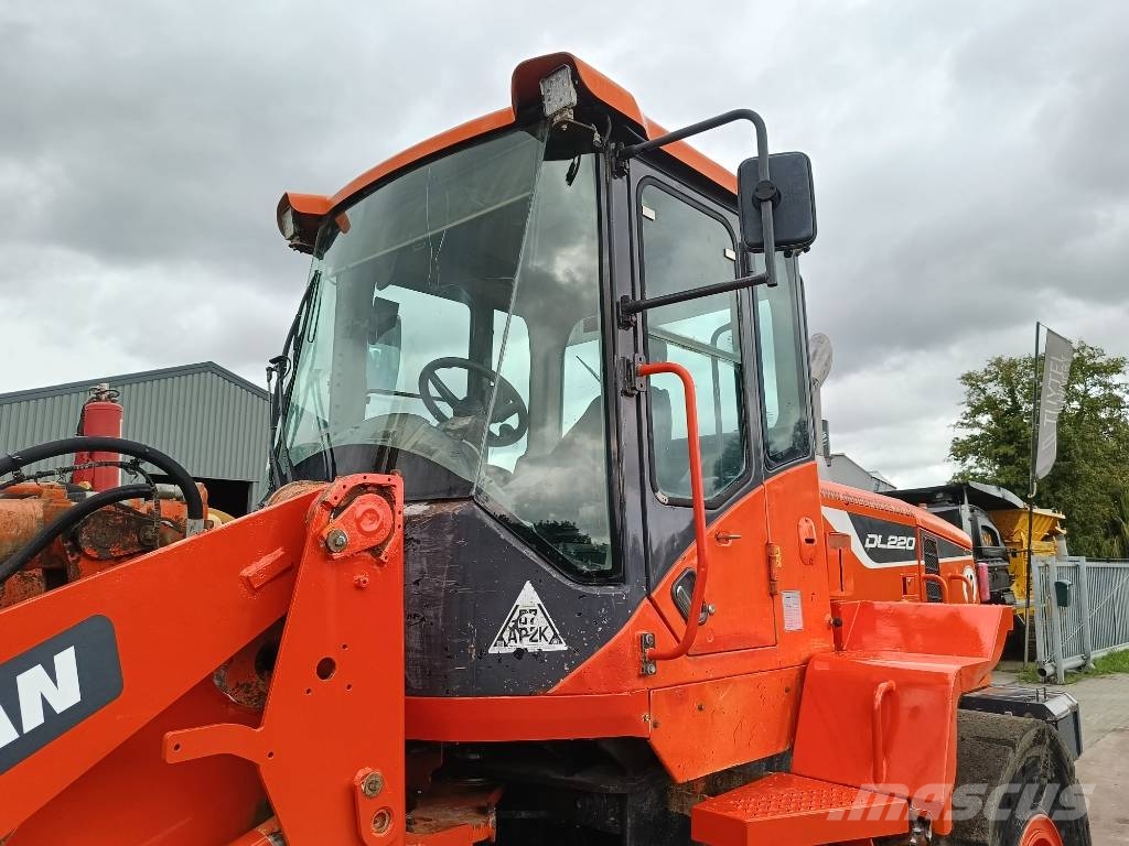 Doosan DL 220 DL200 DL250 DL180 shovel wiellader loader Pale gommate
