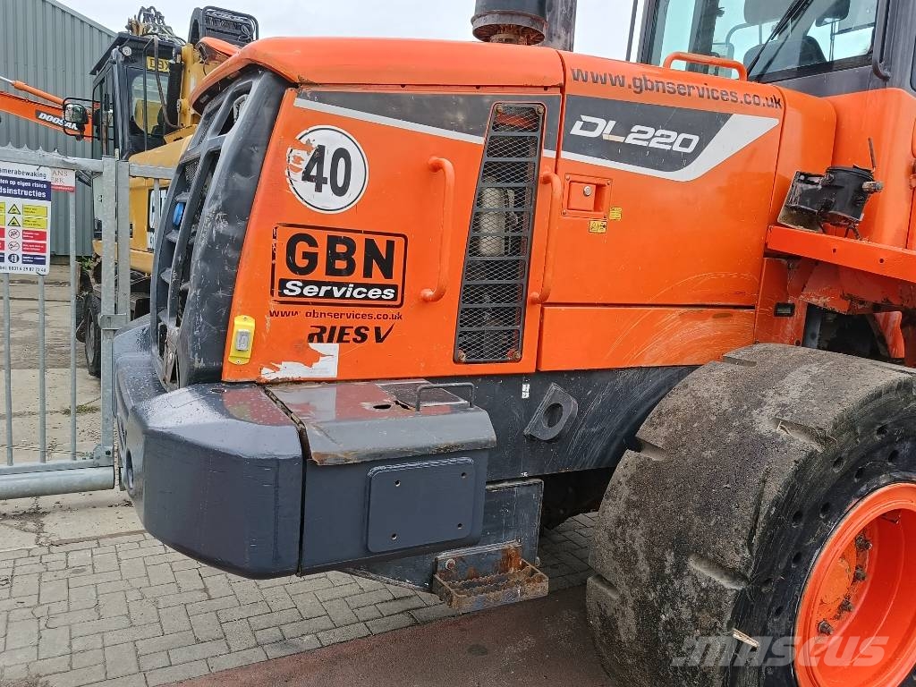 Doosan DL 220 DL200 DL250 DL180 shovel wiellader loader Pale gommate