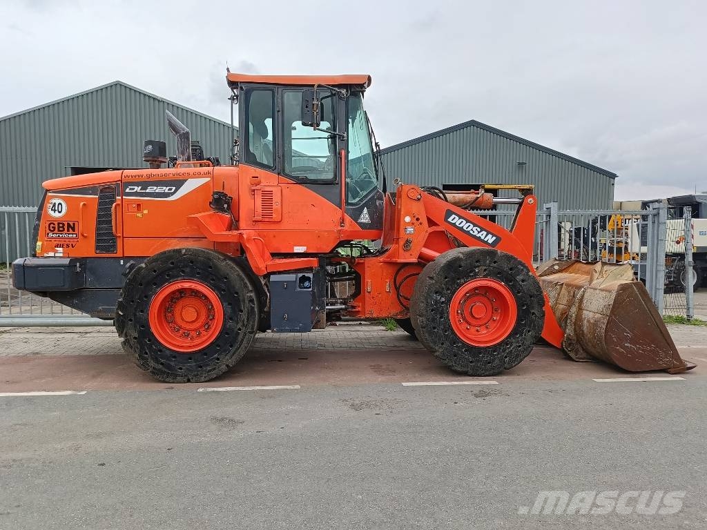 Doosan DL 220 DL200 DL250 DL180 shovel wiellader loader Pale gommate