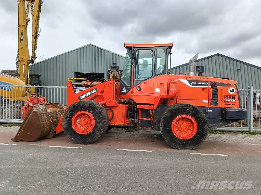 Doosan DL 220 DL200 DL250 DL180 shovel wiellader loader Pale gommate