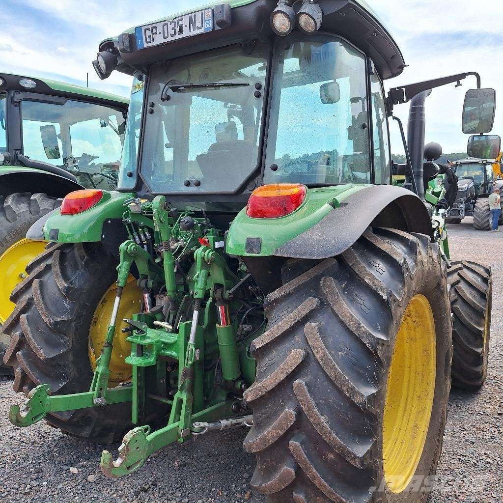 John Deere 5100M الجرارات