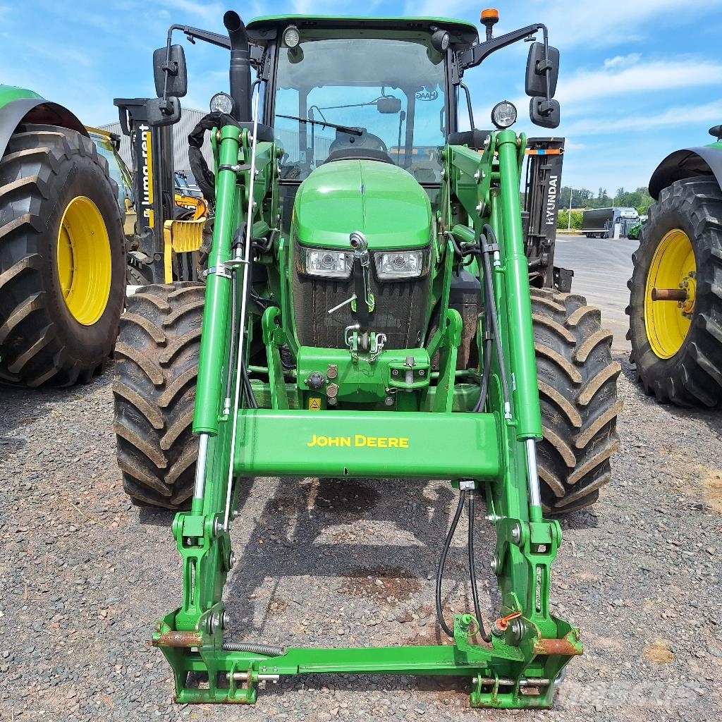 John Deere 5100M الجرارات