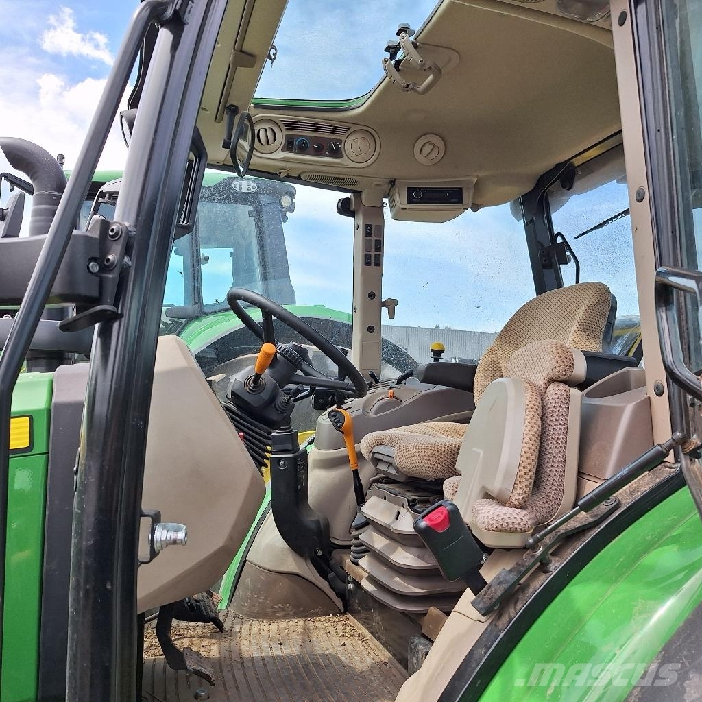 John Deere 5100M الجرارات