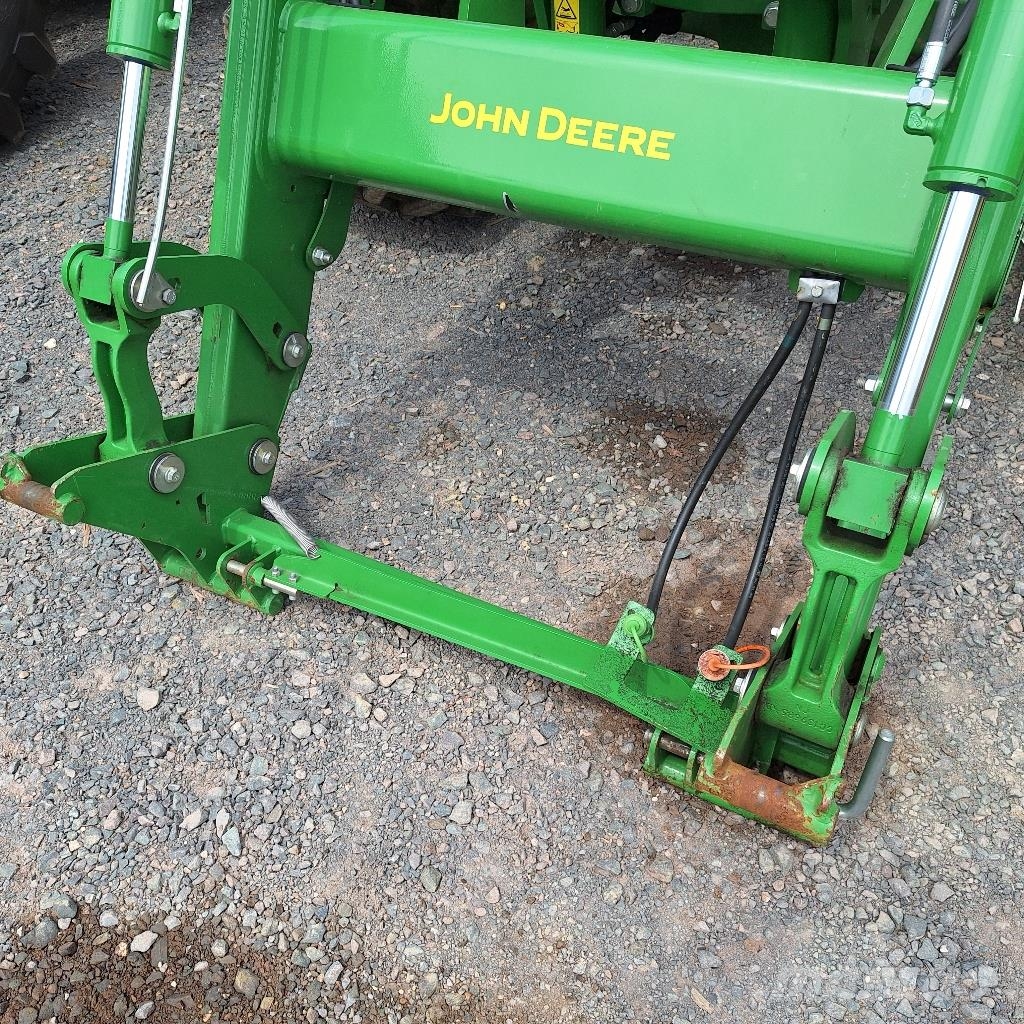 John Deere 5100M الجرارات