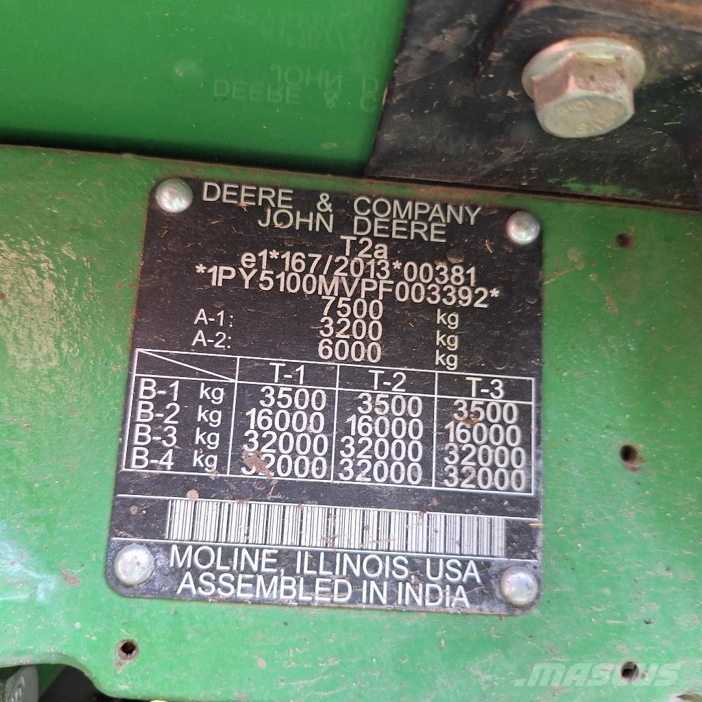 John Deere 5100M الجرارات
