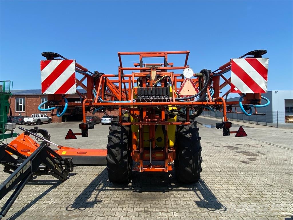 Douven 4000l Vlečne škropilnice