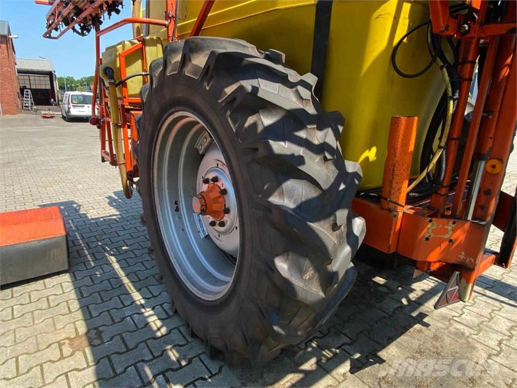 Douven 4000l Vlečne škropilnice