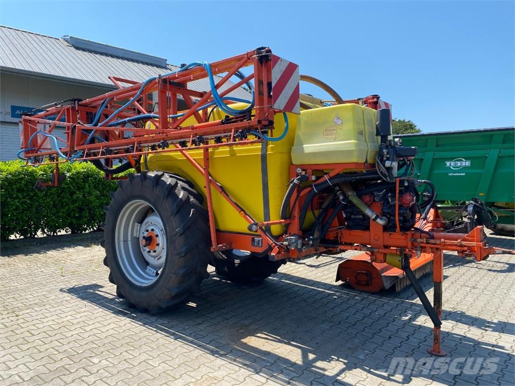 Douven 4000l Vlečne škropilnice