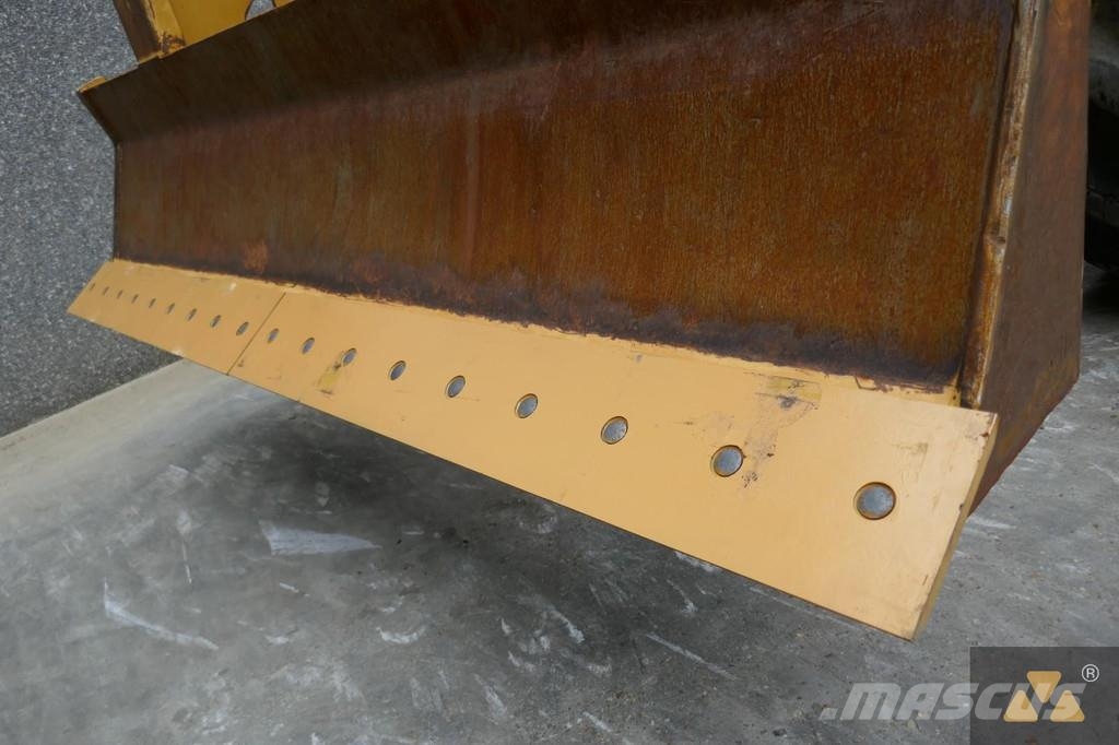 CAT 535D Skidery