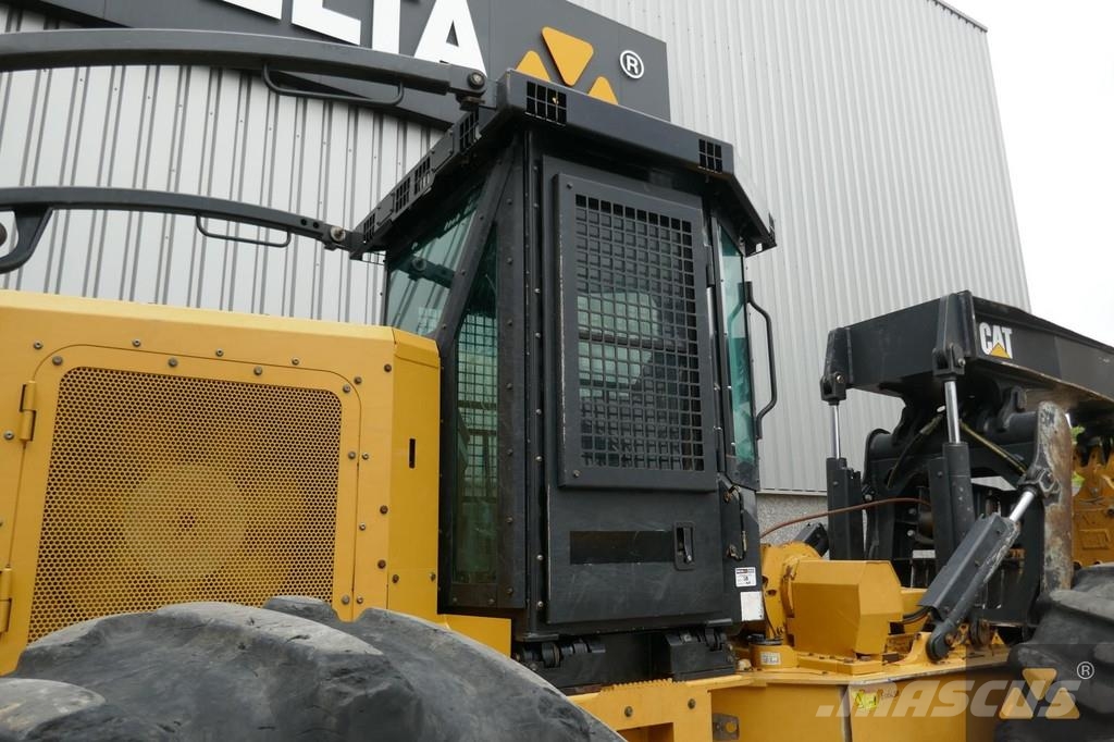 CAT 535D Skidery