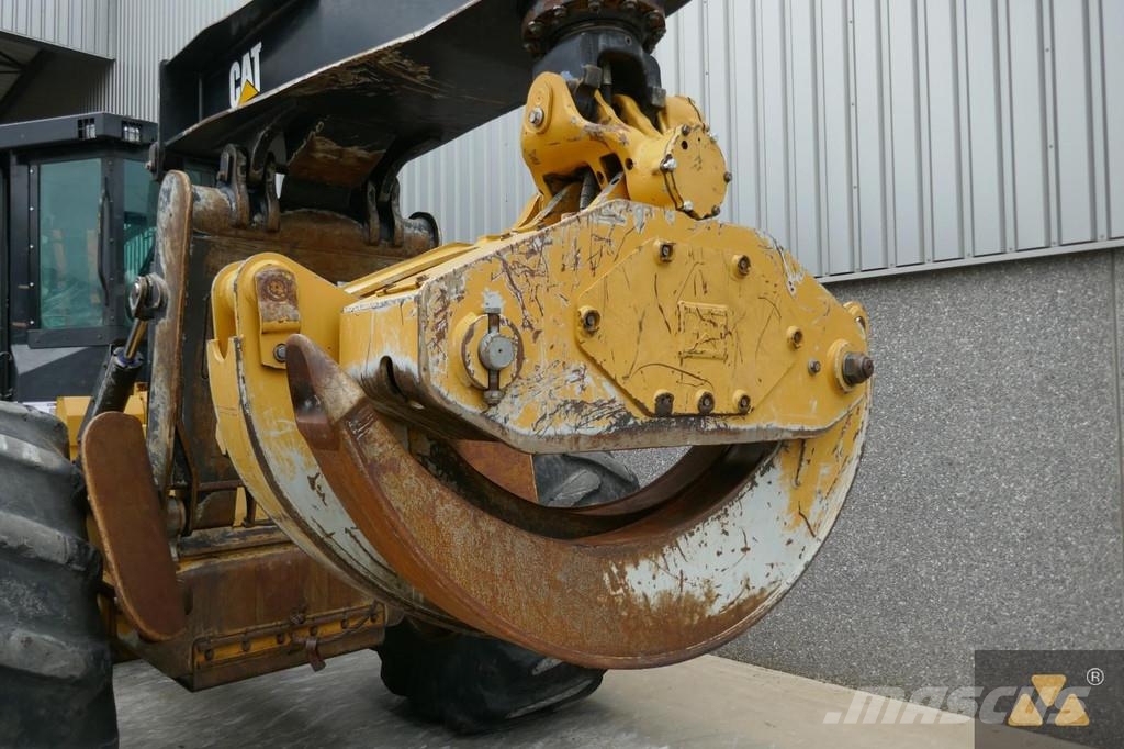 CAT 535D Skidery