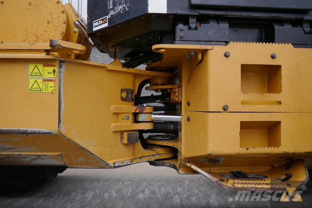 CAT 535D Skidery