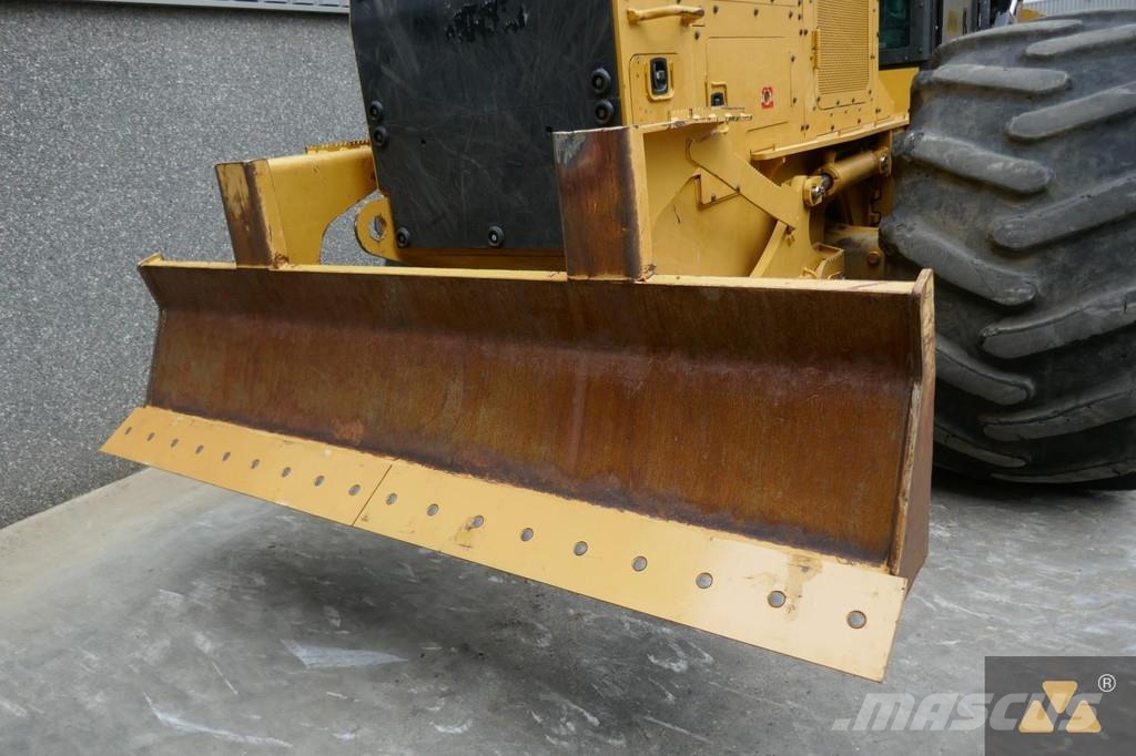 CAT 535D Skidery