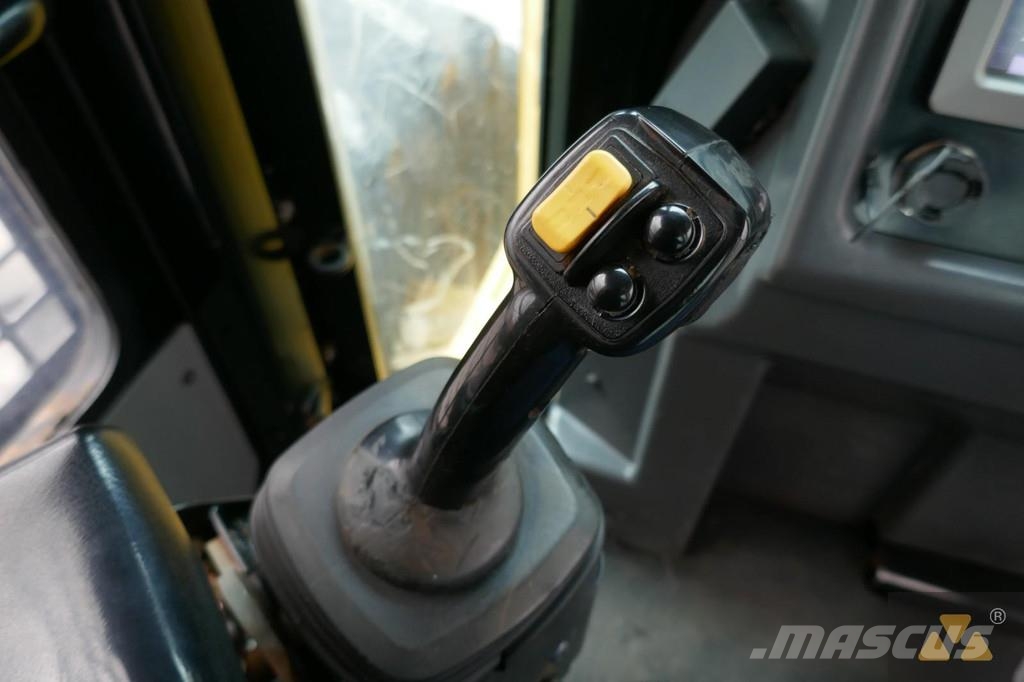 CAT 535D Skidery