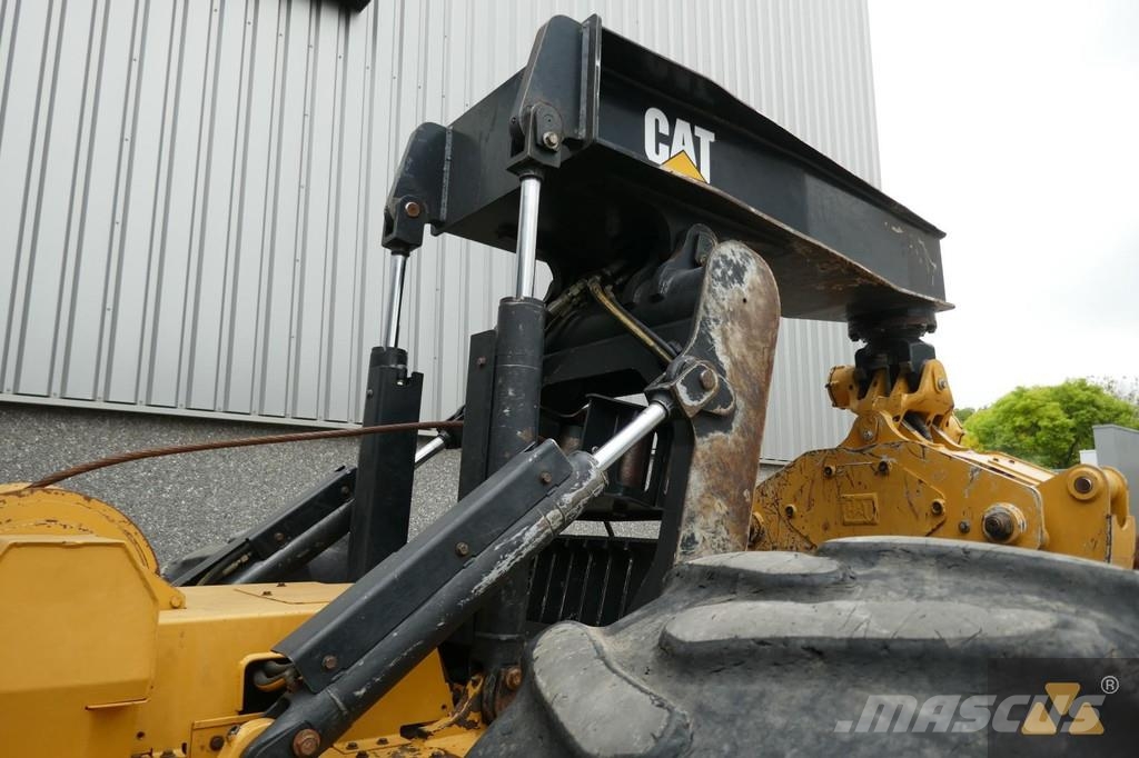 CAT 535D Skidery