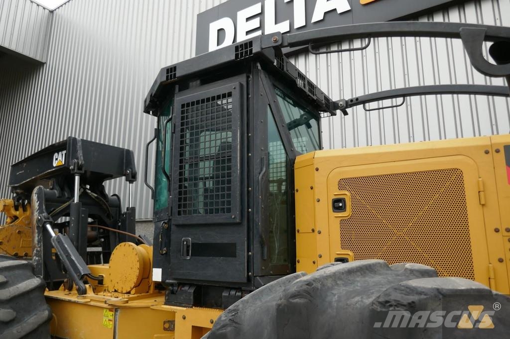 CAT 535D Skidery