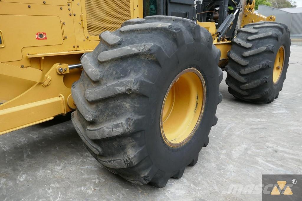 CAT 535D Skidery