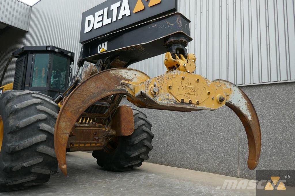 CAT 535D Skidery