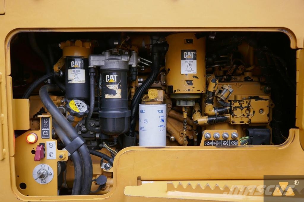 CAT 535D Skidery