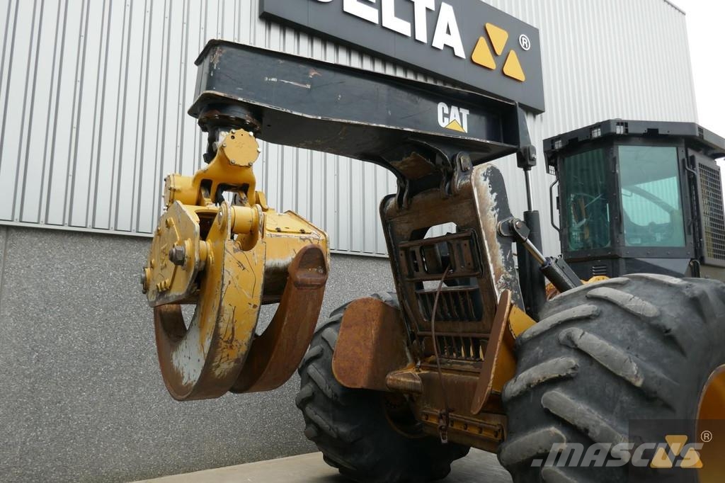 CAT 535D Skidery