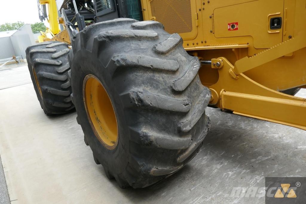 CAT 535D Skidery