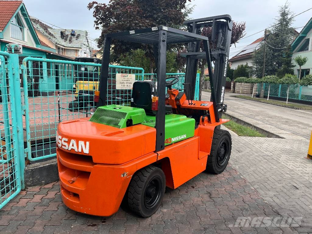 Nissan WGF03-A35U V-2322 IO Diesel gaffeltrucks