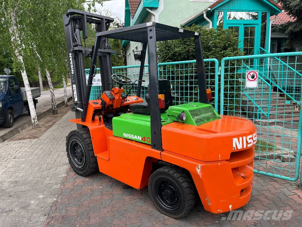 Nissan WGF03-A35U V-2322 IO Diesel gaffeltrucks