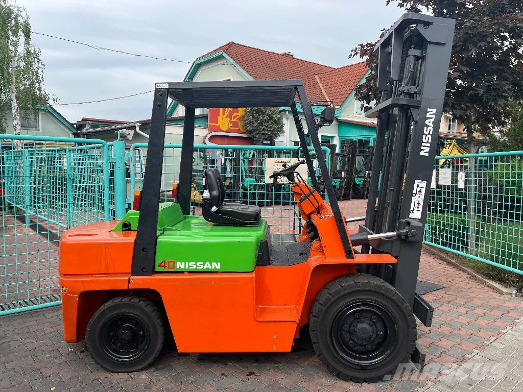 Nissan WGF03-A35U V-2322 IO Diesel gaffeltrucks