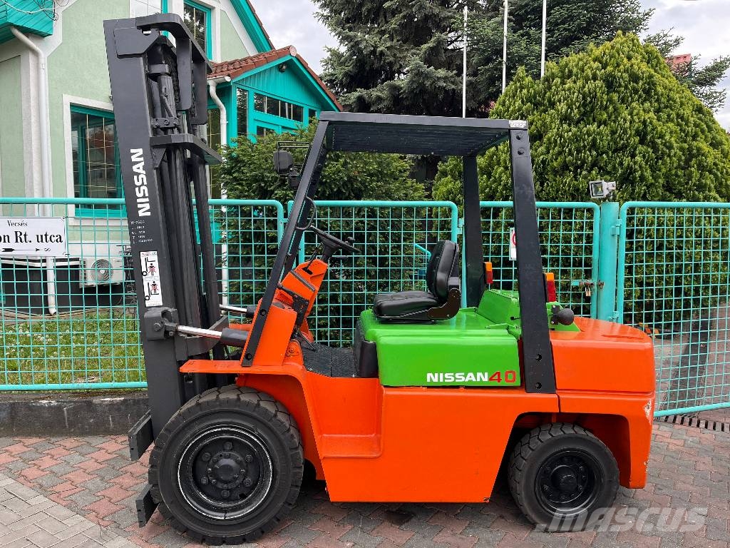 Nissan WGF03-A35U V-2322 IO Diesel gaffeltrucks