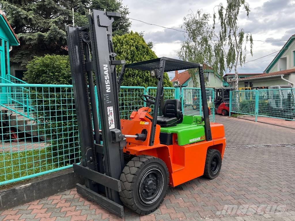 Nissan WGF03-A35U V-2322 IO Diesel gaffeltrucks