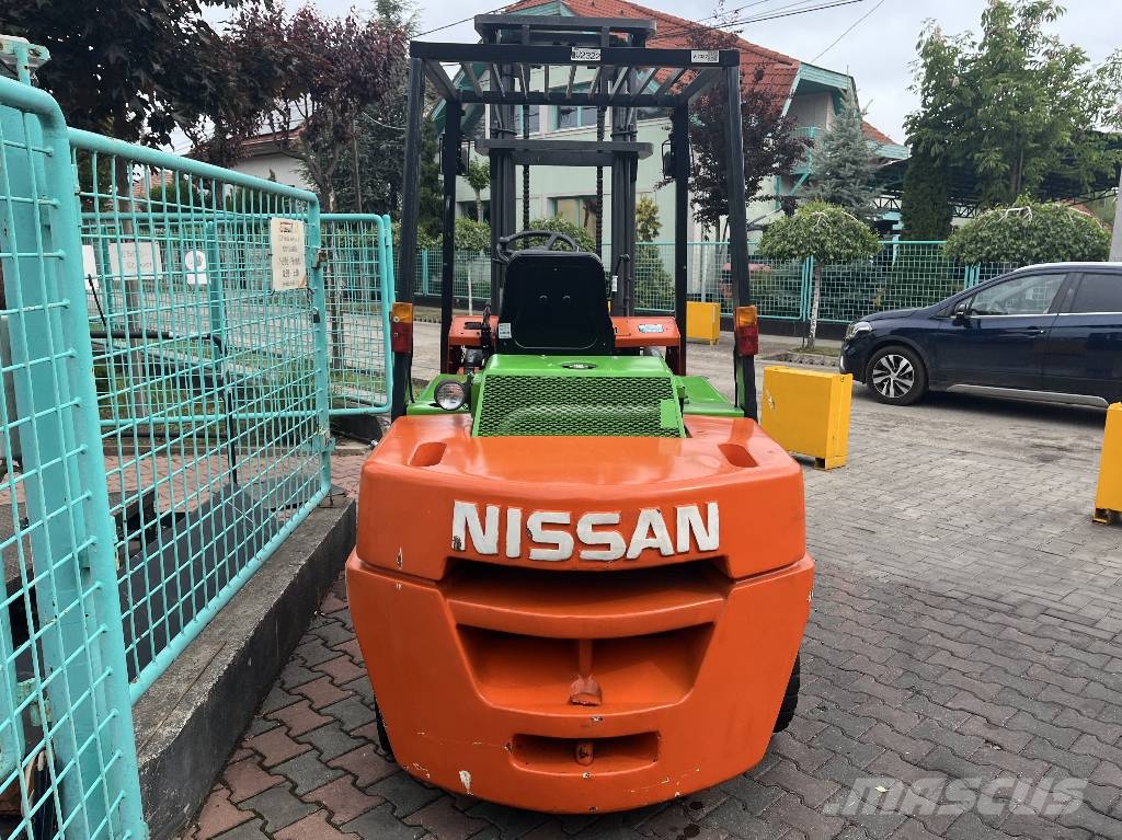 Nissan WGF03-A35U V-2322 IO Diesel gaffeltrucks