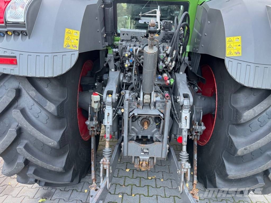 Fendt 828 VARIO PROFI+ PLUS Nature Green / WOM / GPS / الجرارات