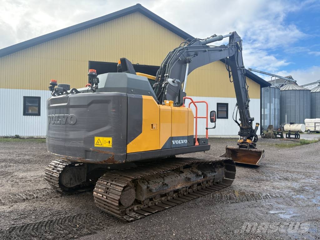 Volvo EC140EL grävmaskin, rototilt med gripkassett Telakaivukoneet